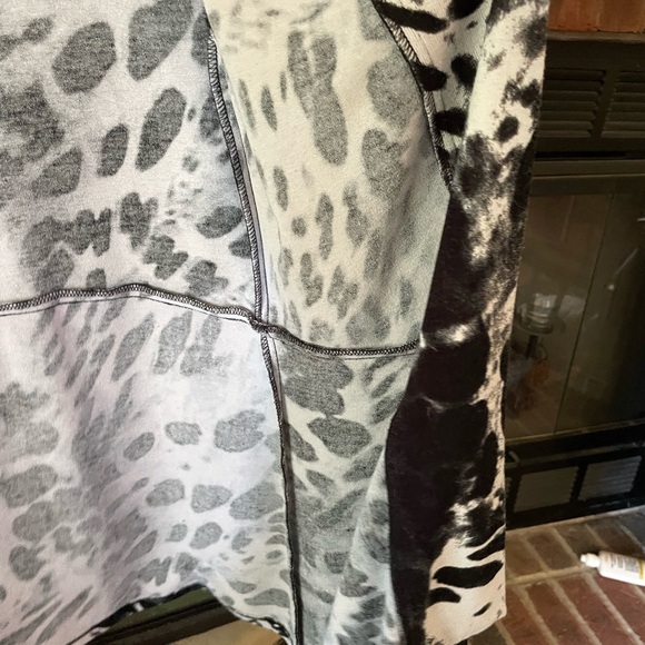 Black and White abstract print open cardigan Soft Works size small - Picture 4 of 5